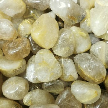 Quartz Cristal Rutile, perles rondes de 6 ou 8 mm. Vendu en fil de perle 38/39 cm, en bracelet de 17 à 21cm, en collier de 45 ou sautoir de 60cm. Qualité AA à AAA, superbes perles, belle pureté cristallin !
