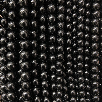 Spinelle, perles rondes de 6 et 8 mm, vendu en : fil de perle 38/39 cm, en bracelet de 17 à 21cm, en collier de 45 ou sautoir de 60cm. Qualité AA à AAA, superbes perles d'un noir éclatant !