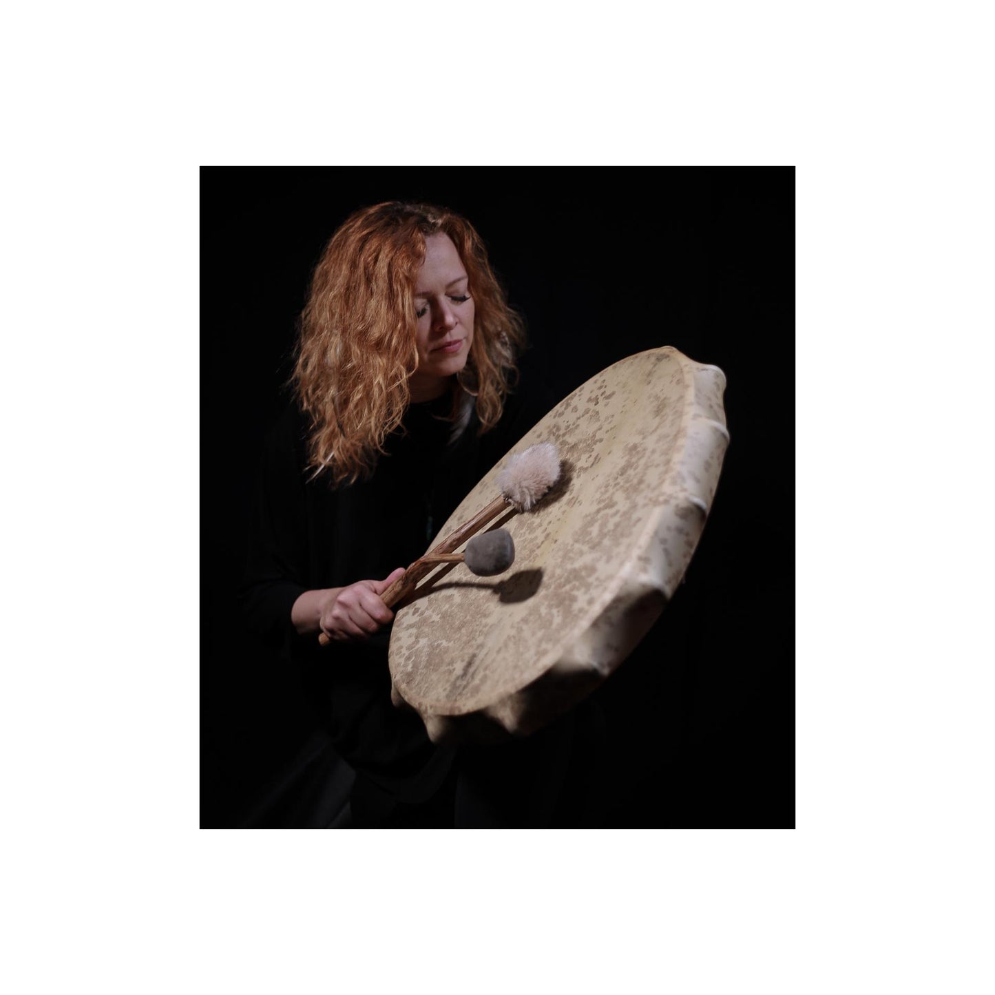 Tambour chamanique façon Sibérie – Ø 58 cm - Vendu avec maillet en peau et housse !