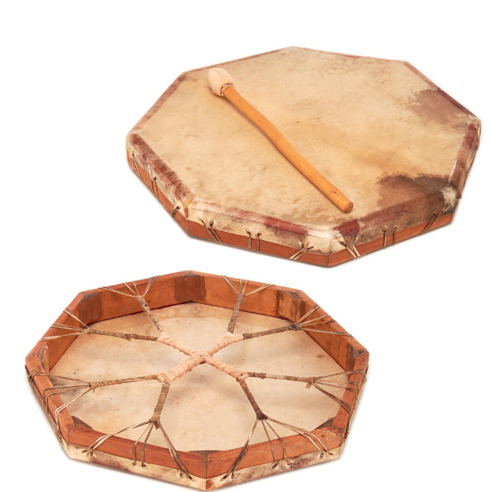Sélection de tambours Chamanique avec motifs, modèles au choix de Ø 50. Très bonne qualité, parfait pour découvrir ou se perfectionner. Vendu avec maillet !