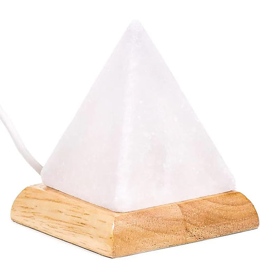 Lampe en sel à prise USB - 4 couleurs changeantes - En forme de pyramide sur socle en bois d'acacia. Provenance : Inde. 9 cm - 400 gr.
