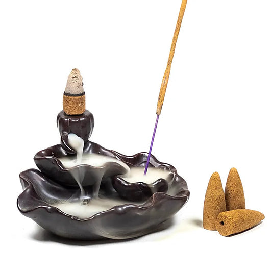 Brûleur d'encens à refoulement avec '3 lotus', en céramique de 11x8x6 cm - ± 185 gr. Pour brûler l'encens à refoulement ou cônes normal !