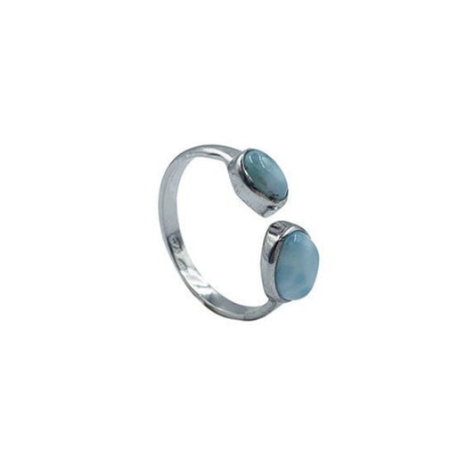 Magnifique bague en Larimar, réglable, montée Argent 0.925. Superbe pierre au bleu qui rappelle l'océan !