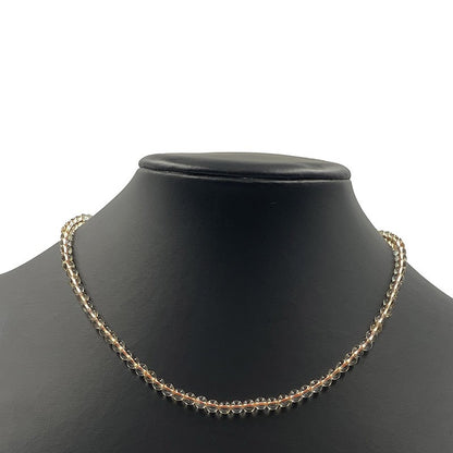 Citrine (quartz), perles rondes de 4, 6 ou 8 mm. Vendu en fil de perle 38/39 cm, en bracelet de 17 à 21cm, en collier de 45 ou sautoir de 60cm. Qualité AA à AAA, superbes perles, un jaune cristalin incroyable !