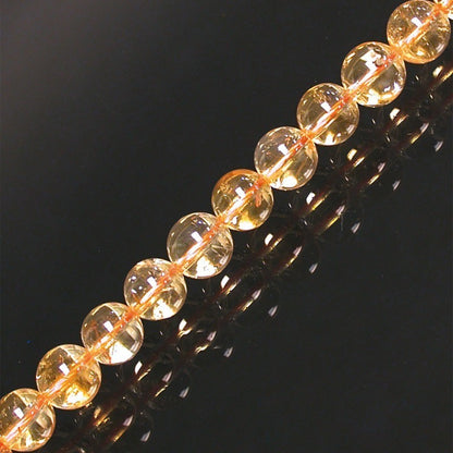 Citrine (quartz), perles rondes de 4, 6 ou 8 mm. Vendu en fil de perle 38/39 cm, en bracelet de 17 à 21cm, en collier de 45 ou sautoir de 60cm. Qualité AA à AAA, superbes perles, un jaune cristalin incroyable !