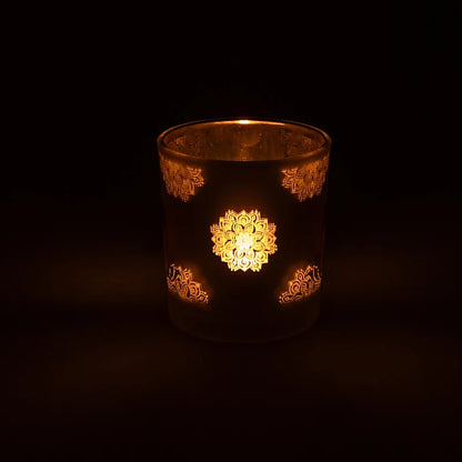 Photophore/ bougeoir, finition 'givré' avec le motif de Bouddha, 7,3x8 cm - 170 gr. - Convient aux bougies chauffe-plat !