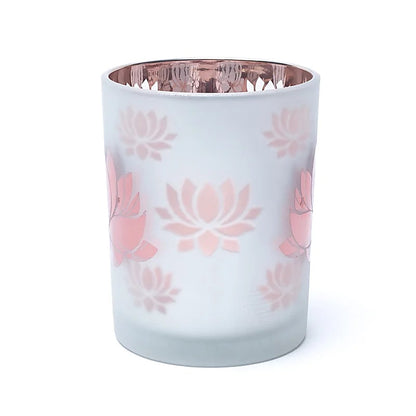 Magnifique photophore/ bougeoir, finition 'givré' avec le motif du Lotus, 2 tailles au choix : 7,3x8 ou 10x12.5 cm - ± 170 gr. - Convient aux bougies chauffe-plat !