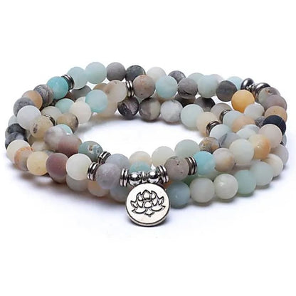 Mala en Amazonite, de 108 perles de ±6 et 8 millimètres. Taille de 65 à 85 centimètres de longueur environ. Qualité AA à AAA, superbe pièce avec pochette de rangement offerte. Fait en Inde !