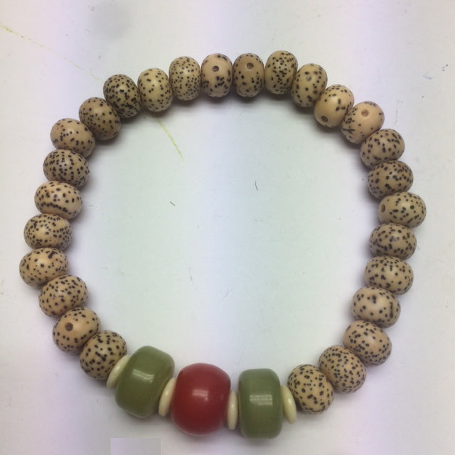 Bracelet, collection en graines ou bois, élastique avec fermeture coulissante. Belle qualité, parfait !