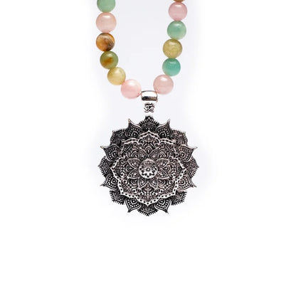 Mala en Quartz rose/ Amazonite/ Rhodonite + finition un superbe lotus, de 108 perles de ± 8 millimètres. Taille de 85 centimètres de longueur environ. Qualité AA à AAA, superbe pièce avec pochette de rangement offerte. Fait en Inde !