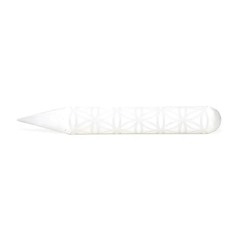 Baguette de massage en Sélénite avec gravure de la Fleur de vie – 15,2 x 2 cm - 100 gr.