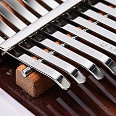 Kalimba Hluru 21 notes en palissandre des Indes orientales, au timbre doux et délicat, offrant un son riche et durable !
