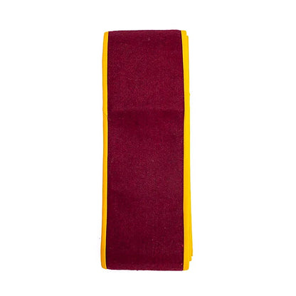 Un gomthak (Wylie : bsgom thag) est une ceinture de méditation de style tibétain. ±212x9.5 cm - 180 grammes. Offre un soutien essentiel à la colonne vertébrale et au dos, facilitant le maintien d'une position assise confortable !