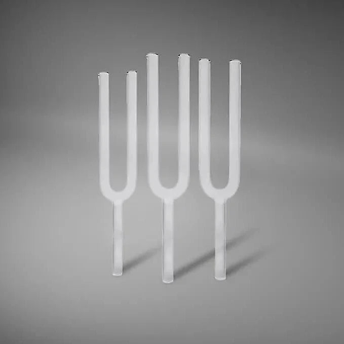 Case with a set of 3 high-quality 440 hertz tuning forks made of pure quartz crystal/quartz. 2 tuning options. Designed for professional practitioners.