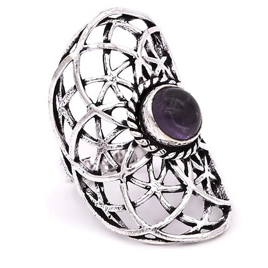 Bague réglable avec Fleur de vie et cabochon en améthyste. Fait en laiton argenté. Superbe pièce !