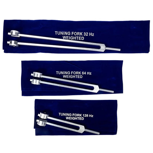Set 'Otto' de 3 diapasons en Do/ C (32, 64, 128 hertz), en aluminium anodisé Argent. Livré dans 1 pochette en velours bleu !