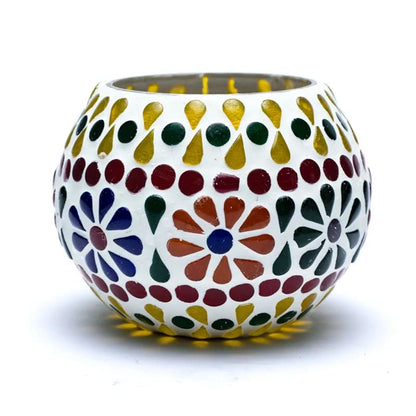 Bougeoir en mosaique de verres, avec motifs de fleurs. Taille 7 cm - ± 295 gr. - Vente à l'unité ou par 2 !