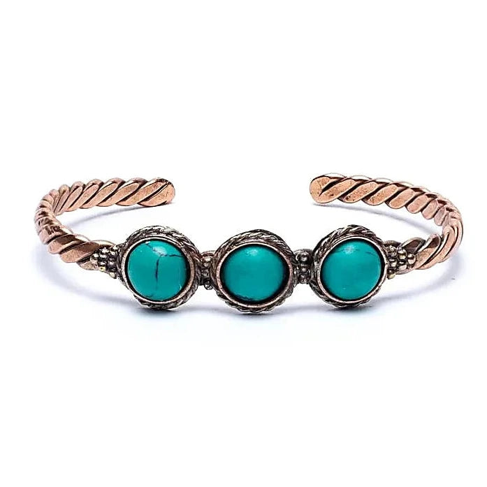 Bracelet torsadé en cuivre avec pierres teintées turquoise — réglable (± 6,5 cm)