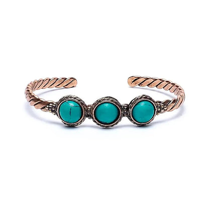 Bracelet torsadé en cuivre avec pierres teintées turquoise — réglable (± 6,5 cm)