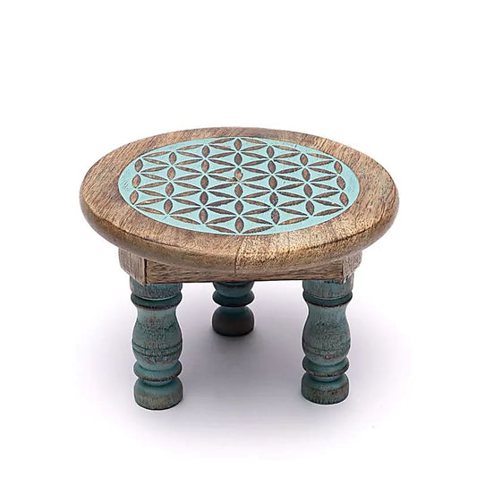 Petit tabouret/ Autel avec impression de couleur bleue de la 'Fleur de Vie'. Taille 15x10 cm - 352 grammes. Adorable petit meuble !