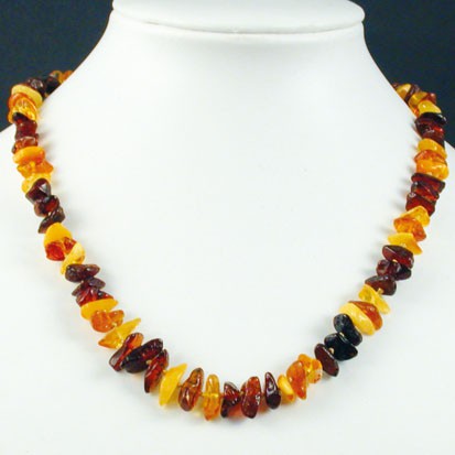 Ambre '4 couleurs', perles de formes libres de 10 à 15 mm, vendu en bracelet ou collier de 65 cm, fermoir à vis. Qualité AA à AAA !