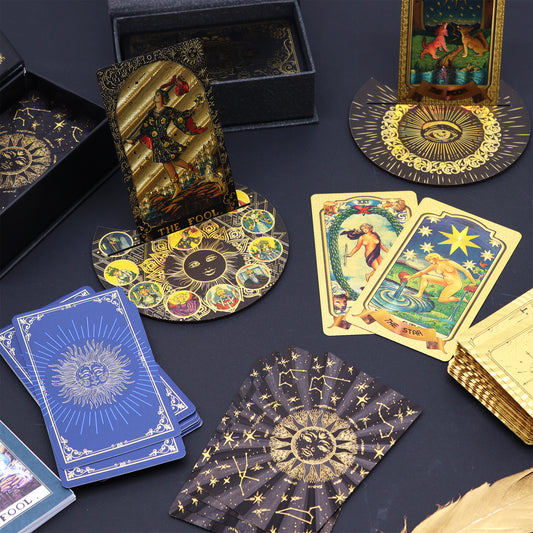 Coffret DELUXE de Tarot “Feuille d’Or” – Que la Magie Commence ! – 78 Cartes, Tapis, Minéraux, Cloche, Livret & Plume d’Oie !
