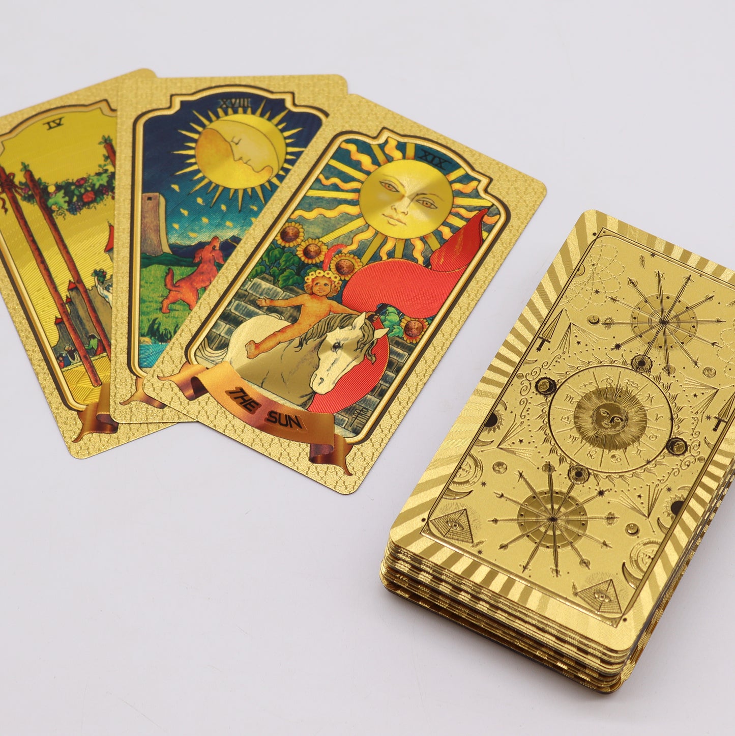 Tarot 'Doré' - Chaque carte est ornée de riches teintes dorées – Jeu de 78 Cartes Divinatoires – 12,5x7,5x3 cm