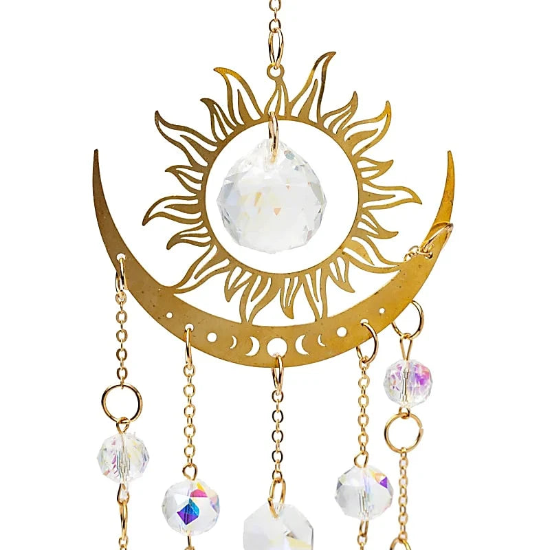 Guirlande attrape-soleil décorative représentant le soleil et une demi-lune en métal doré - 8 x 44 cm