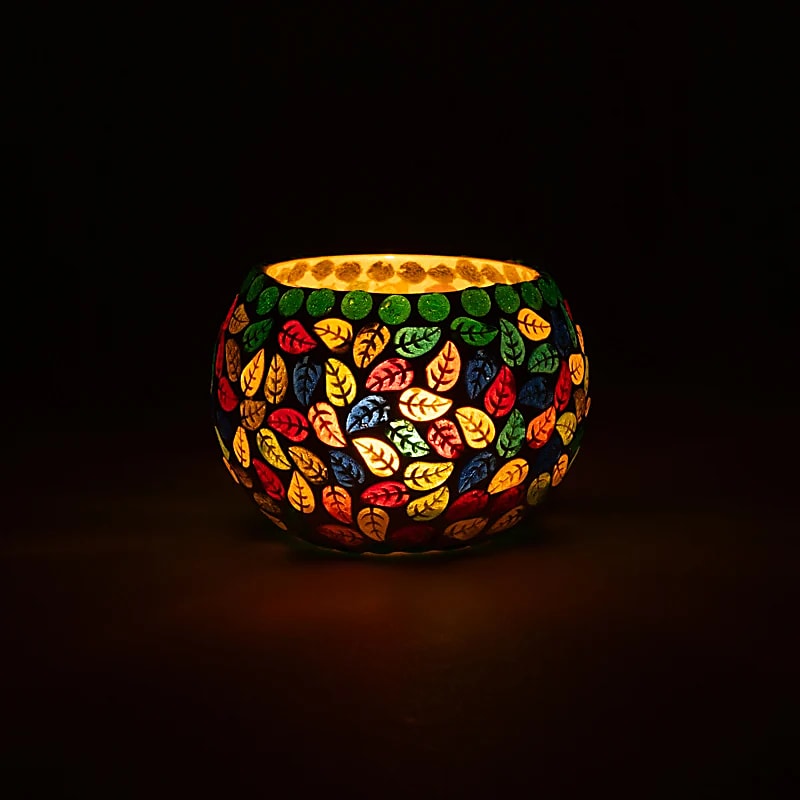 Bougeoir en verre coloré de style mosaique avec motifs de feuilles. Taille 9 cm - ± 210 gr. - Vente à l'unité ou par 2 !