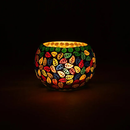 Bougeoir en verre coloré de style mosaique avec motifs de feuilles. Taille 9 cm - ± 210 gr. - Vente à l'unité ou par 2 !