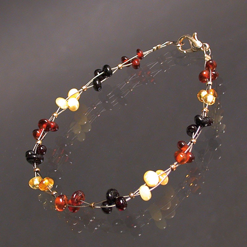 Ambre, bracelet de perles 6 mm à 3 fils torsadés (18 cm) avec fermoir type homard. Une très belle réalisation !