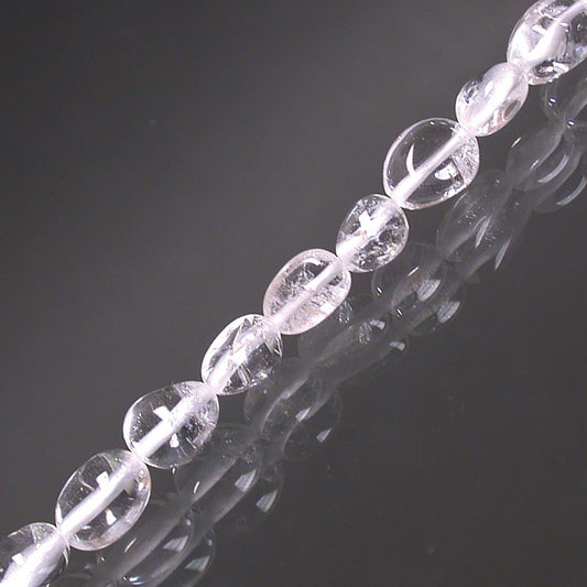 Cristal de roche (quartz), bracelet de 17 à 21cm, collier de 42cm et sautoir de 60cm. Perles de type 'Graine' de formes naturelles montées sur fil de haute résistance !