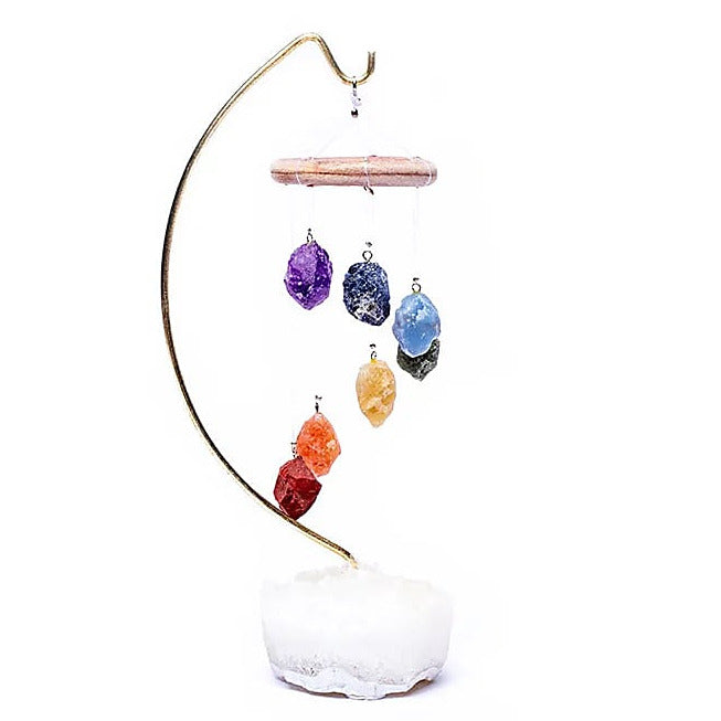 Décor mobile en pierres, base d'apophylite, avec des pierres semi-précieuses brutes des 7 chakras - 25 x 12 cm - 295 gr.
