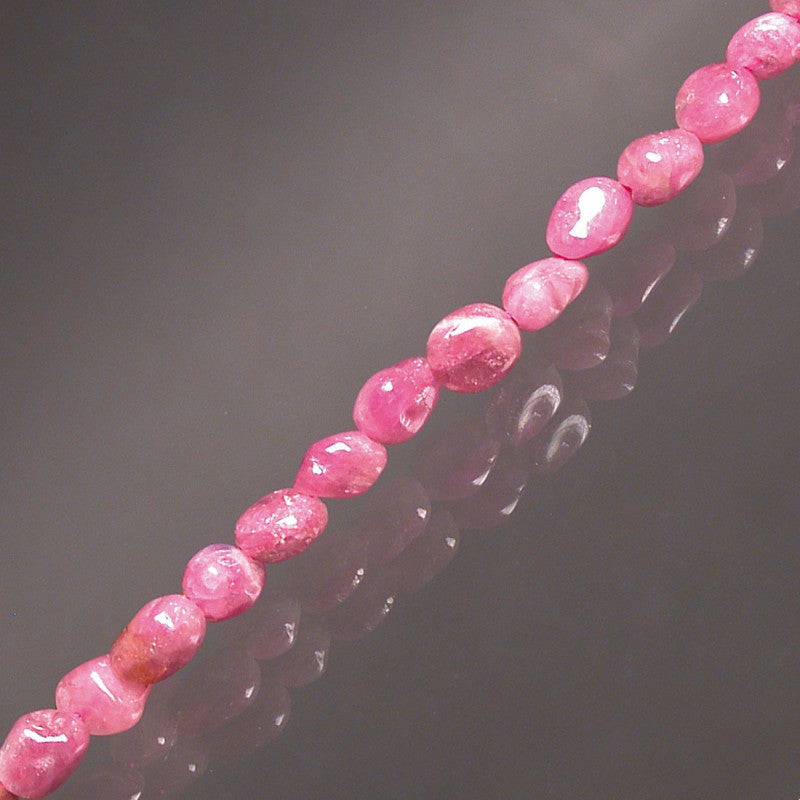 Tourmaline rose dit 'Rubellite', bracelet de 17 à 21cm, collier de 42cm et sautoir de 60cm. Perles de type 'Graine' de formes naturelles montées sur fil de haute résistance !