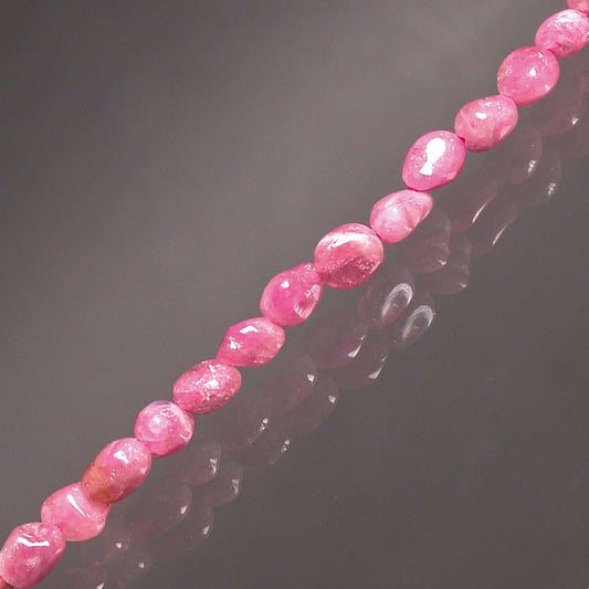 Tourmaline rose dit 'Rubellite', bracelet de 17 à 21cm, collier de 42cm et sautoir de 60cm. Perles de type 'Graine' de formes naturelles montées sur fil de haute résistance !