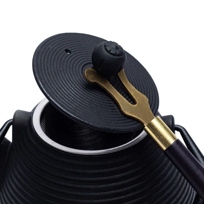 Les célèbres Théières émaillés en fonte, 'Tetsubin' et 'Tetsukyusu' de style traditionnel avec accessoires - 0,6, 1 ou 1,2 Litres. Options : tasse 65 ou 120 ml, chauffe-théière, assiette, porte couvercle... Parfait !