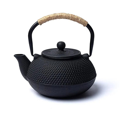 Les célèbres Théières émaillés en fonte, 'Tetsubin' et 'Tetsukyusu' de style traditionnel avec accessoires - 0,6, 1 ou 1,2 Litres. Options : tasse 65 ou 120 ml, chauffe-théière, assiette, porte couvercle... Parfait !