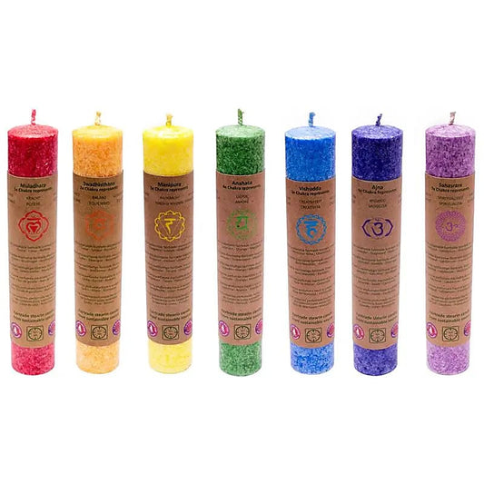 Bougies coniques parfumées en stéarine 100% végétale. Vendu par 7 ou à l'unité - 20x3.7 centimètres - Durée de combustion : 12-14 heures . Parfumés aux huiles essentielles !