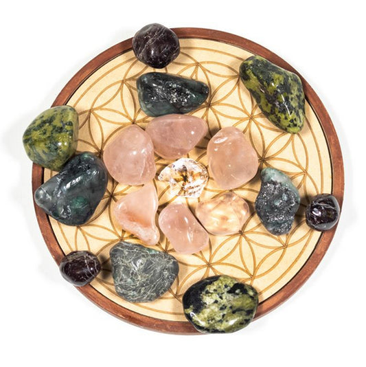 Cadran/ Plateau avec fleur de vie pour rituel lié à l'amour, avec cristal de roche, quartz rose, émeraude, grenat et jade...