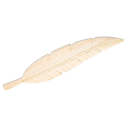 Plume en bois de 23 cm, finition naturelle. Peut être utilisée comme ventilateur lors de la combustion de l'encens ou en décoration !