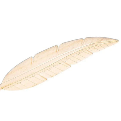 Plume en bois de 23 cm, finition naturelle. Peut être utilisée comme ventilateur lors de la combustion de l'encens ou en décoration !