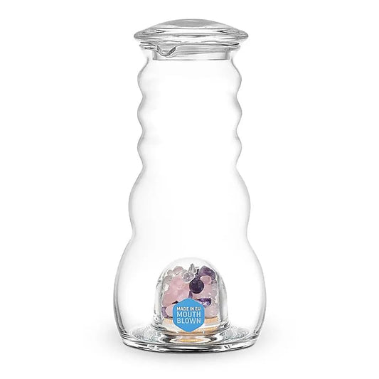 Carafe avec couvercle, modèle 'Cadus' de chez Nature's design. Contenance de 1 litre. Verre sans plomb, conçu suivant le nombre d'or, avec un renflement dans son fond où vous pourrez placer les pierres précieuses !