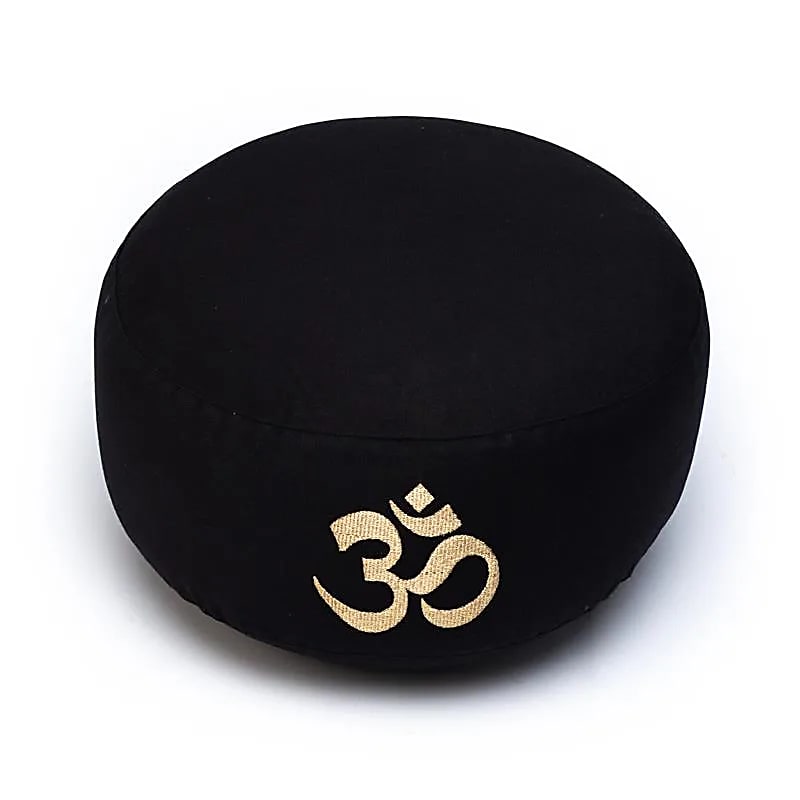 Coussin de Méditation/ Yoga avec le dessin du 'Om', de couleur noire, 33 centimètres de diamètre x 17 centimètres de hauteur. 2100 grammes. De chez Yogi & Yogini, fait en Inde !