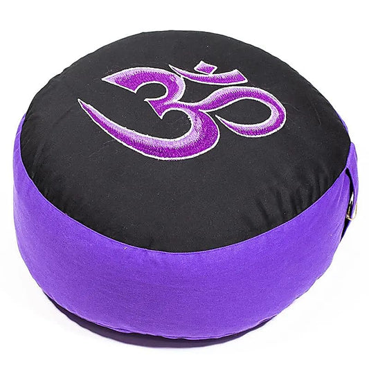 Coussin de Méditation ou de Yoga avec le motif du Om, 33 centimètres de diamètre x 13 centimètres de hauteur. 2300 grammes. De chez Yogi & Yogini, fait en Inde !