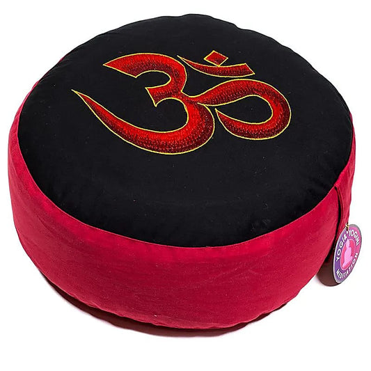 Coussin de Méditation ou de Yoga avec le motif du Om, 33 centimètres de diamètre x 13 centimètres de hauteur. 2300 grammes. De chez Yogi & Yogini, fait en Inde !