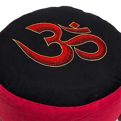 Coussin de Méditation ou de Yoga avec le motif du Om, 33 centimètres de diamètre x 13 centimètres de hauteur. 2300 grammes. De chez Yogi & Yogini, fait en Inde !
