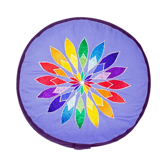 Coussin de Méditation ou de Yoga avec le motif d'une fleur aux couleurs des chakras. taille 33 centimètres de diamètre x 13 centimètres de hauteur. 2300 grammes. De chez Yogi & Yogini, fait en Inde !