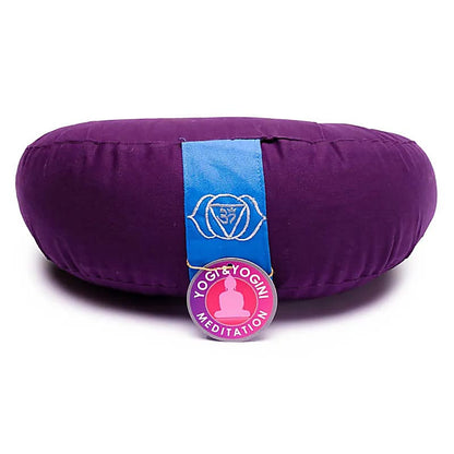 Coussins de Yoga ou Méditation en demi-lune, de 33cm de diamètre x 13 de hauteur. Housses extérieures en coton, aux couleurs des chakras ! Les housses intérieures sont remplis de graines de Sarrasin !