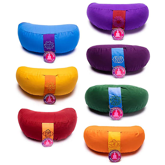 Coussins de Yoga ou Méditation en demi-lune, de 33cm de diamètre x 13 de hauteur. Housses extérieures en coton, aux couleurs des chakras ! Les housses intérieures sont remplis de graines de Sarrasin !