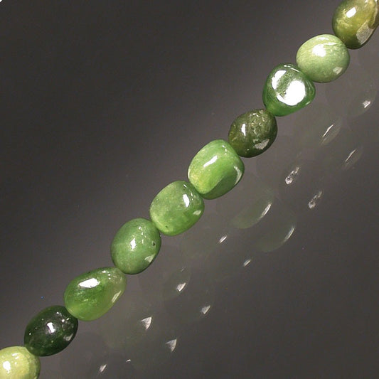 Jade Néphrite de Chine, bracelet de 17 à 21cm, collier de 42cm et sautoir de 60cm. Perles de type 'Graine' de formes naturelles !